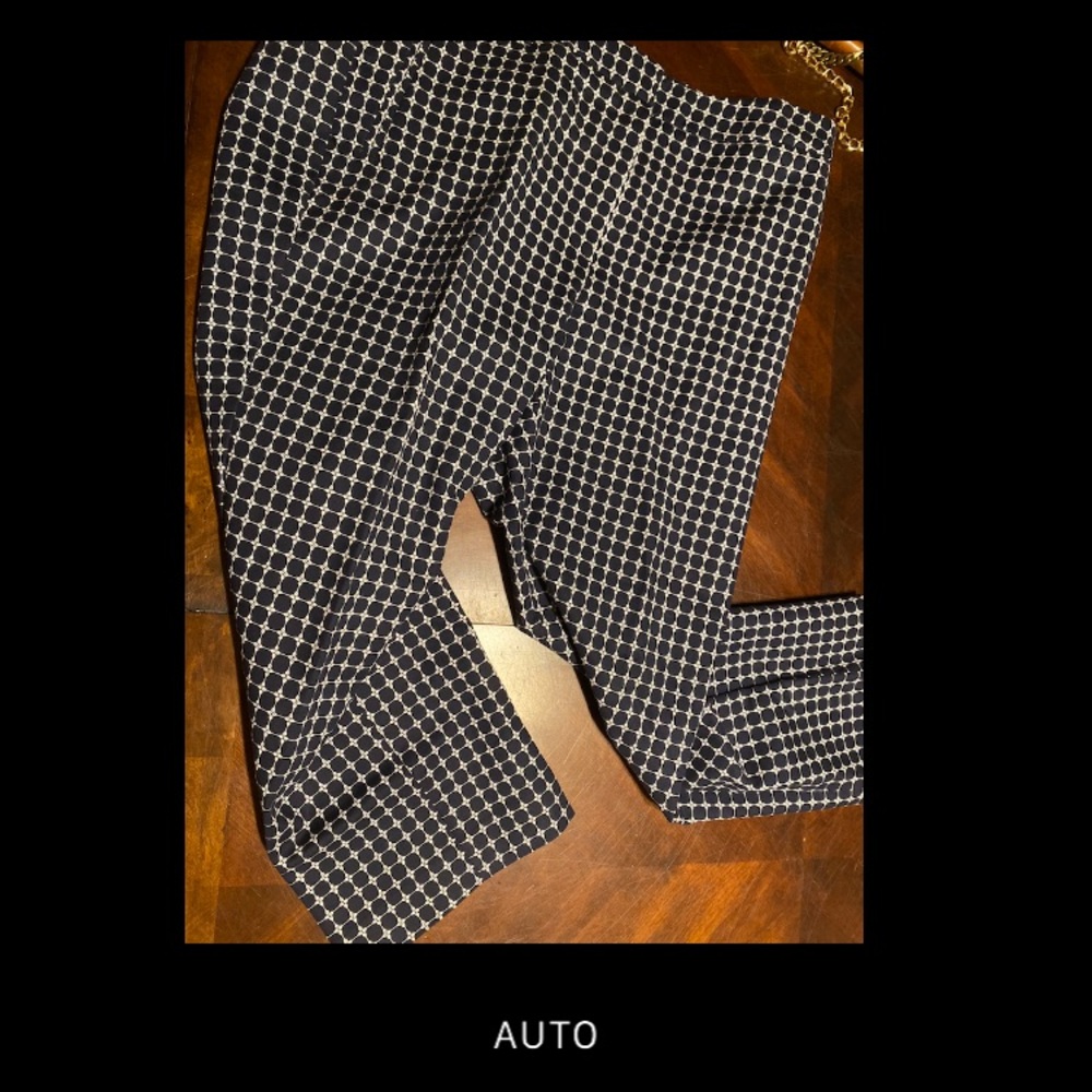 Adrianna Papell Blue& White Geometric Capris